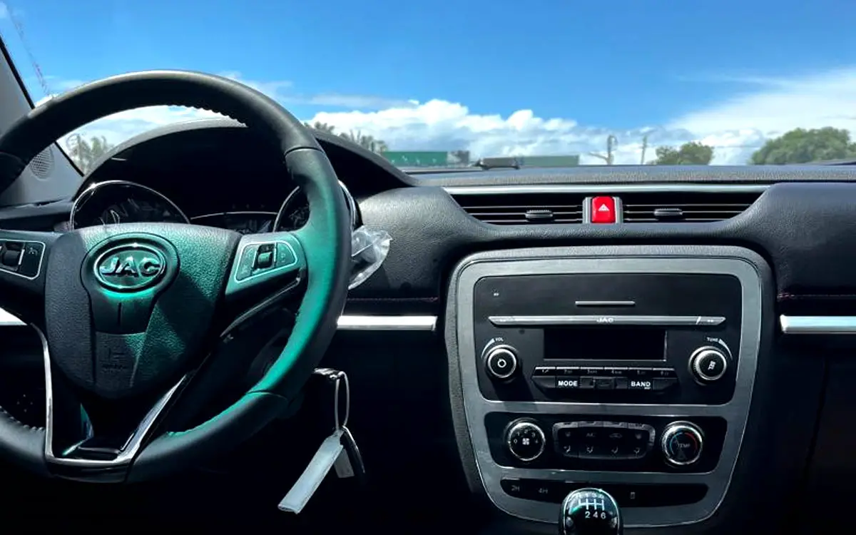 steering-wheel-moves-on-its-own
