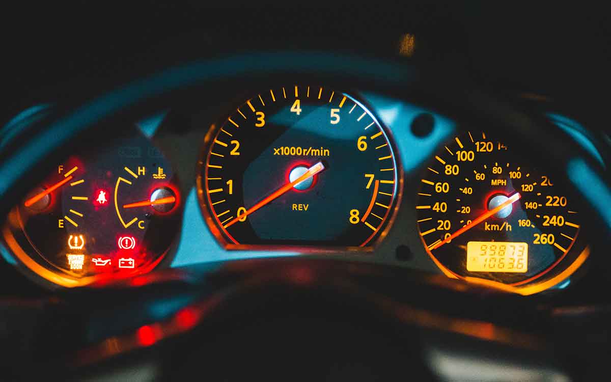Dashboard-symbols-are-still-lit-while-driving