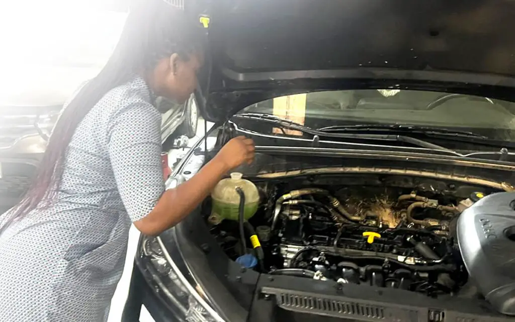 Why Does My Car Use Coolant So Fast? 5 MustKnow Reasons motor snitch