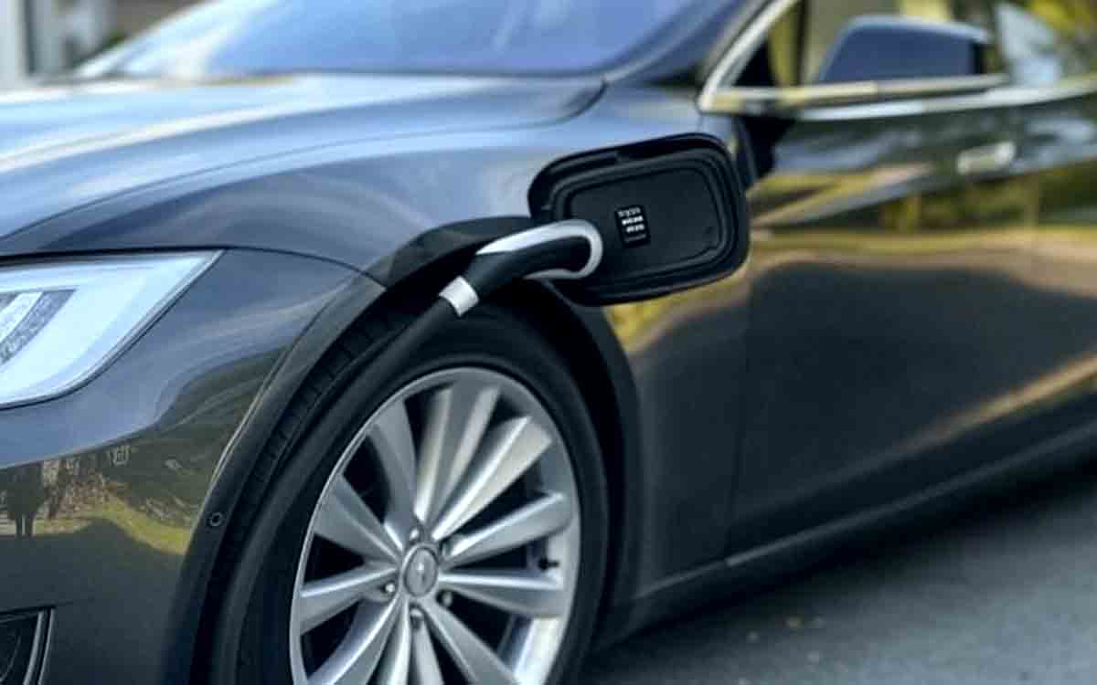 why-isn't-my-tesla-charging-when-plugged-in